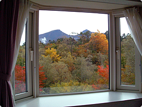 ツインルームから見る磐梯山（秋）